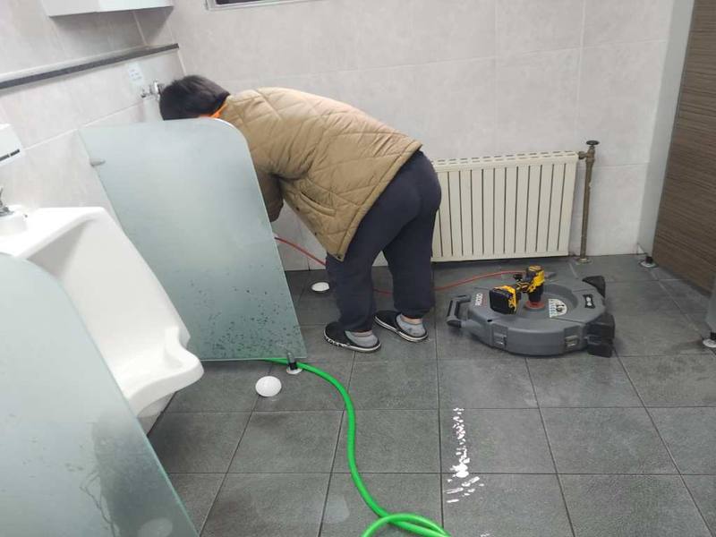 과천 소변기막힘 작업사례 11